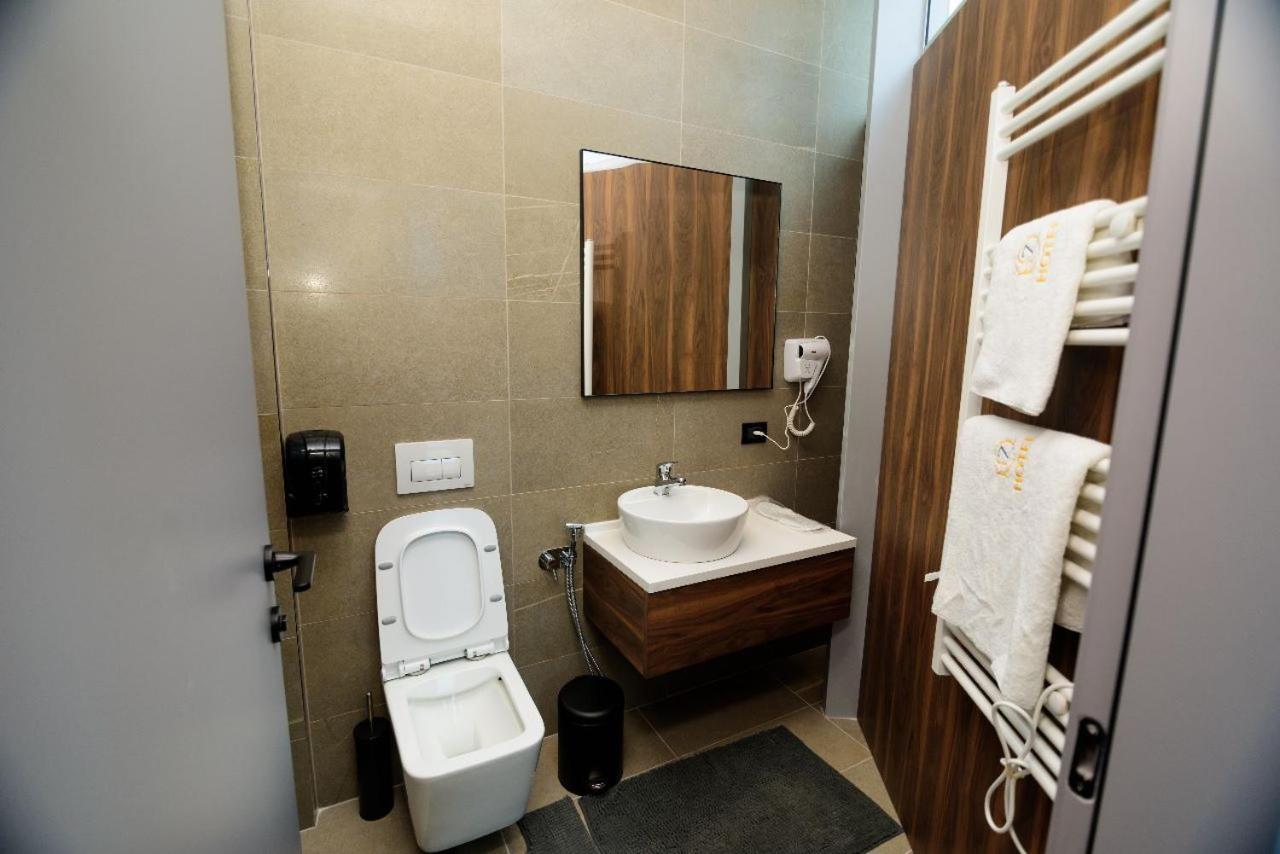 Hotel Zeneli Vlore Exterior photo